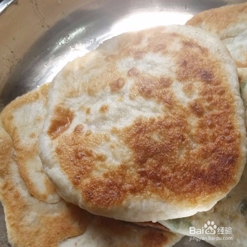 馅饼的家常做法之香干芹菜饼