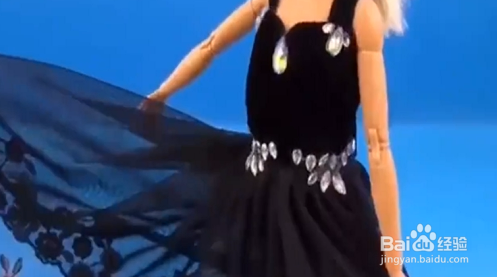 如何为芭比制作晚礼服