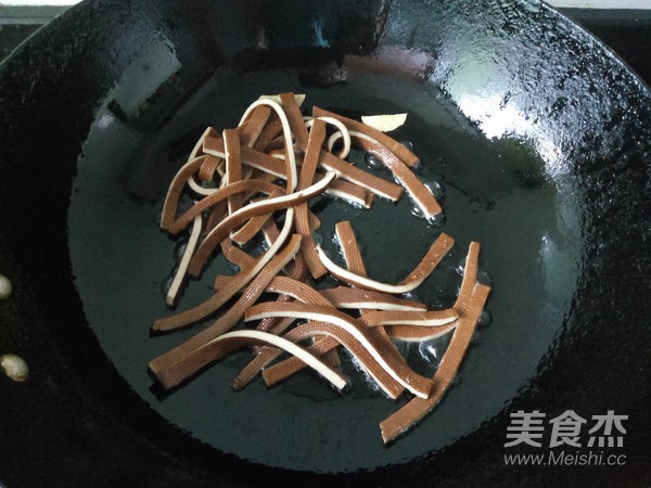 豆芽炒香干的做法