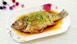 如何做清蒸鲈鱼?