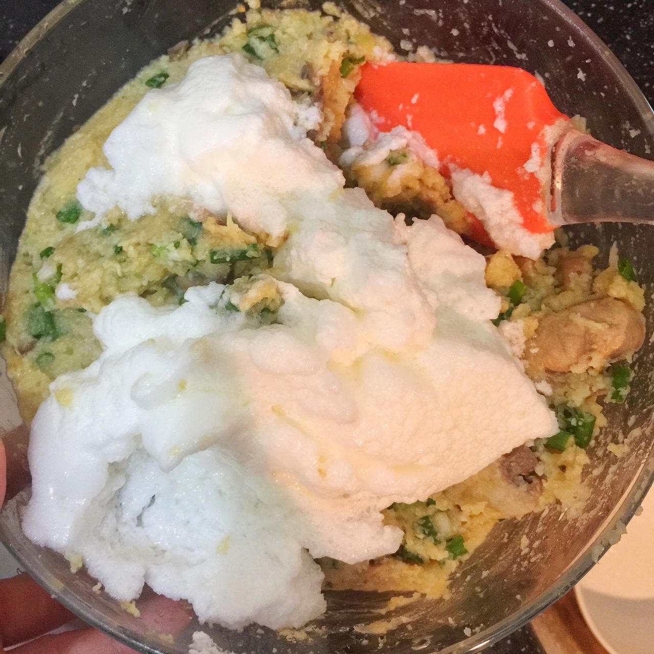 怎么做花菜蘑菇香葱蛋糕,看完这个你就学会了