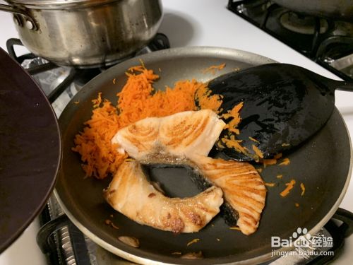 怎么做三文鱼胡萝卜小饭团？