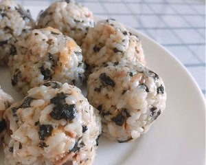 金枪鱼饭团的美味做法