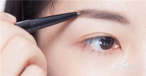 基础的化妆工具都有哪些？新手美眉快来学习！