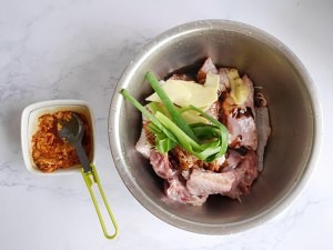 腐乳蒸鸡的做法