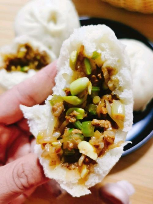 芹菜豆芽荤素包子
