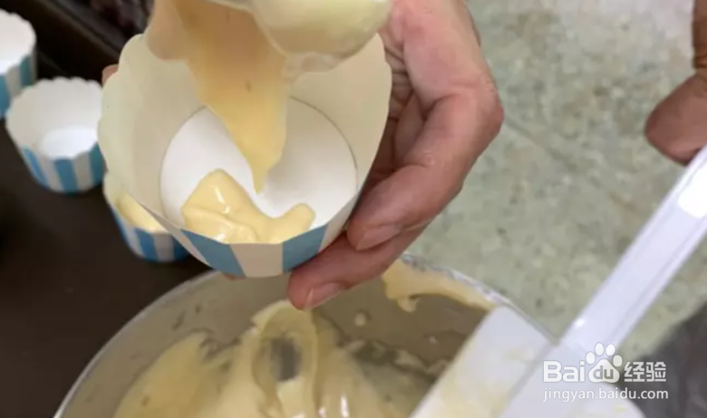 芒果干杯子蛋糕