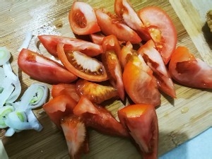 肥牛金针菇西红柿玉米汤的做法
