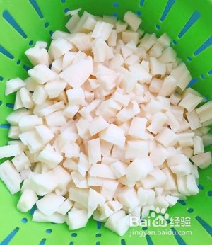 如何在家制作酸辣藕丁？