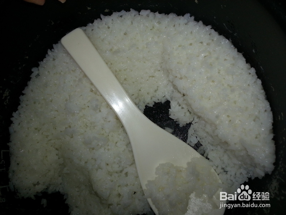 家常菜：腊肠鸡蛋炒饭配生菜