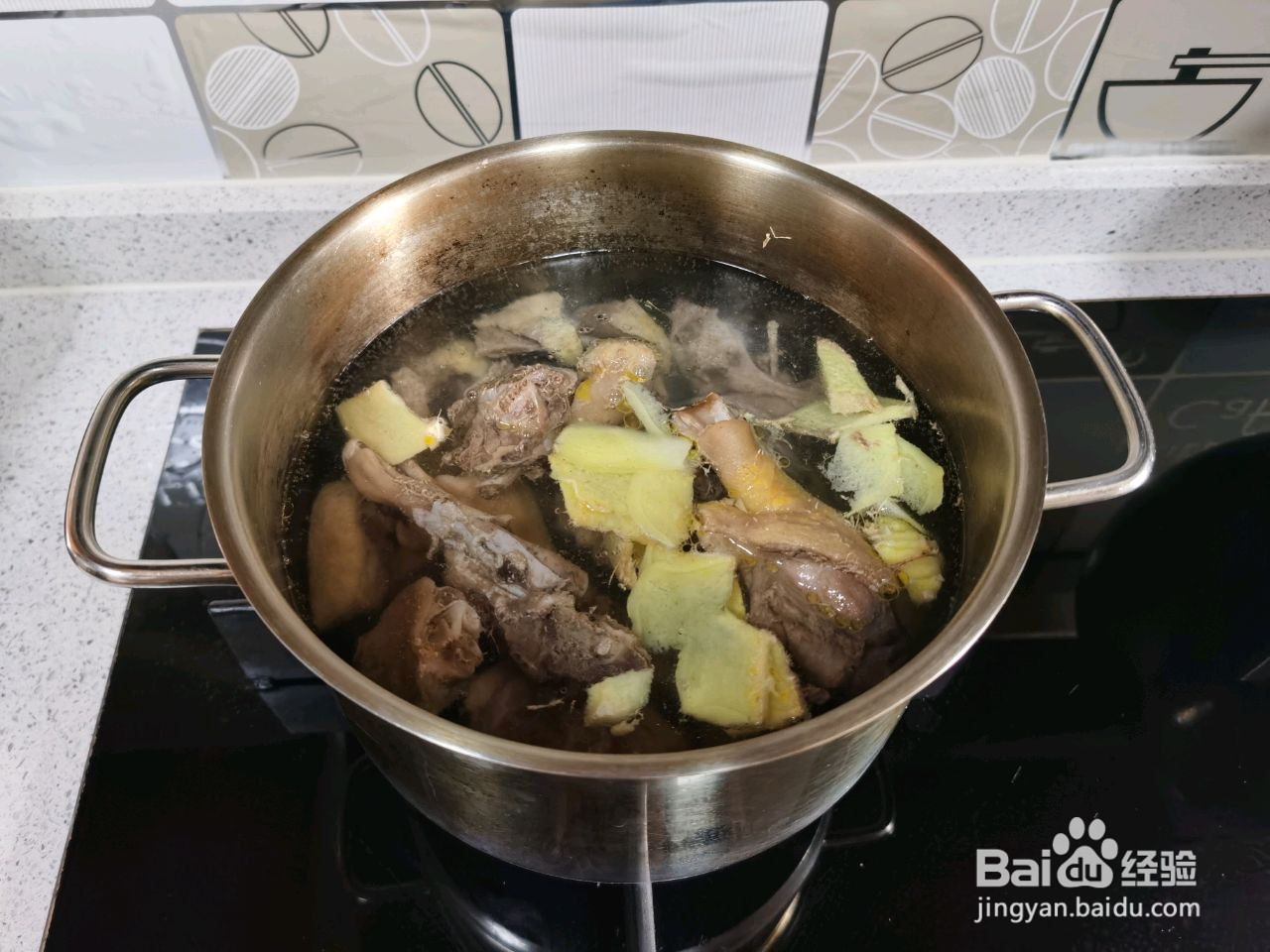 薏米酸萝卜老鸭汤的做法