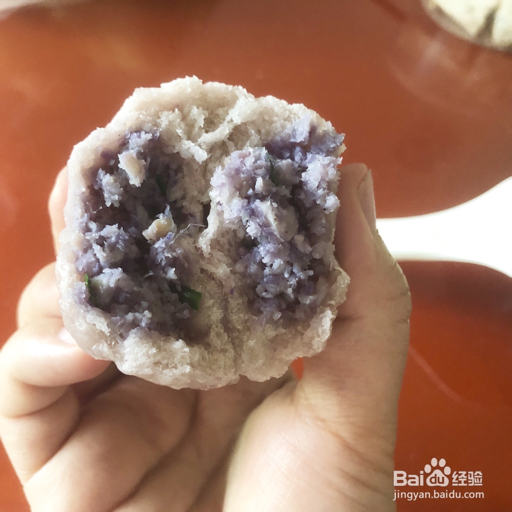 又酥又香的鸡胸肉紫甘蓝包子