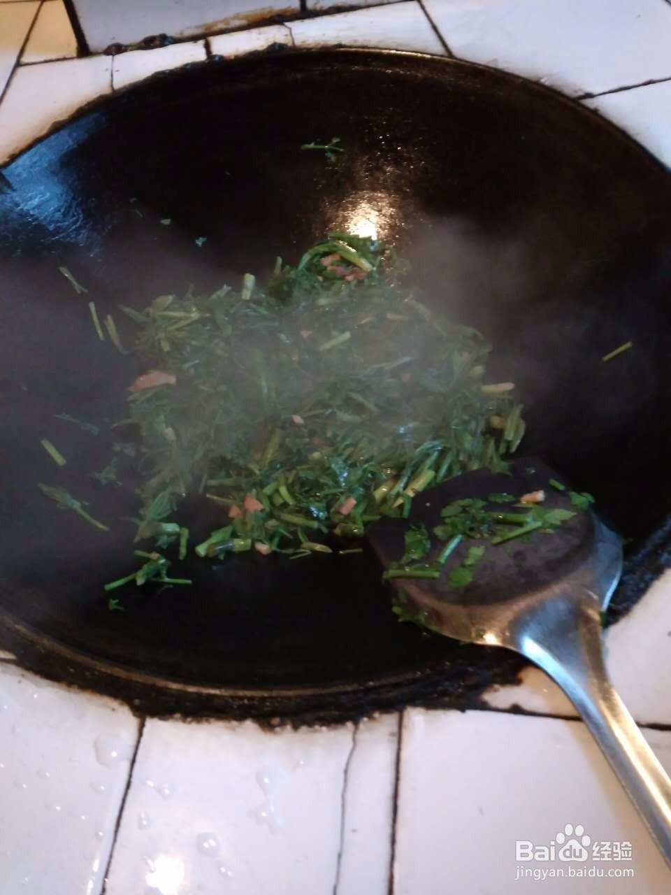 猪肥肉炒水芹菜的做法
