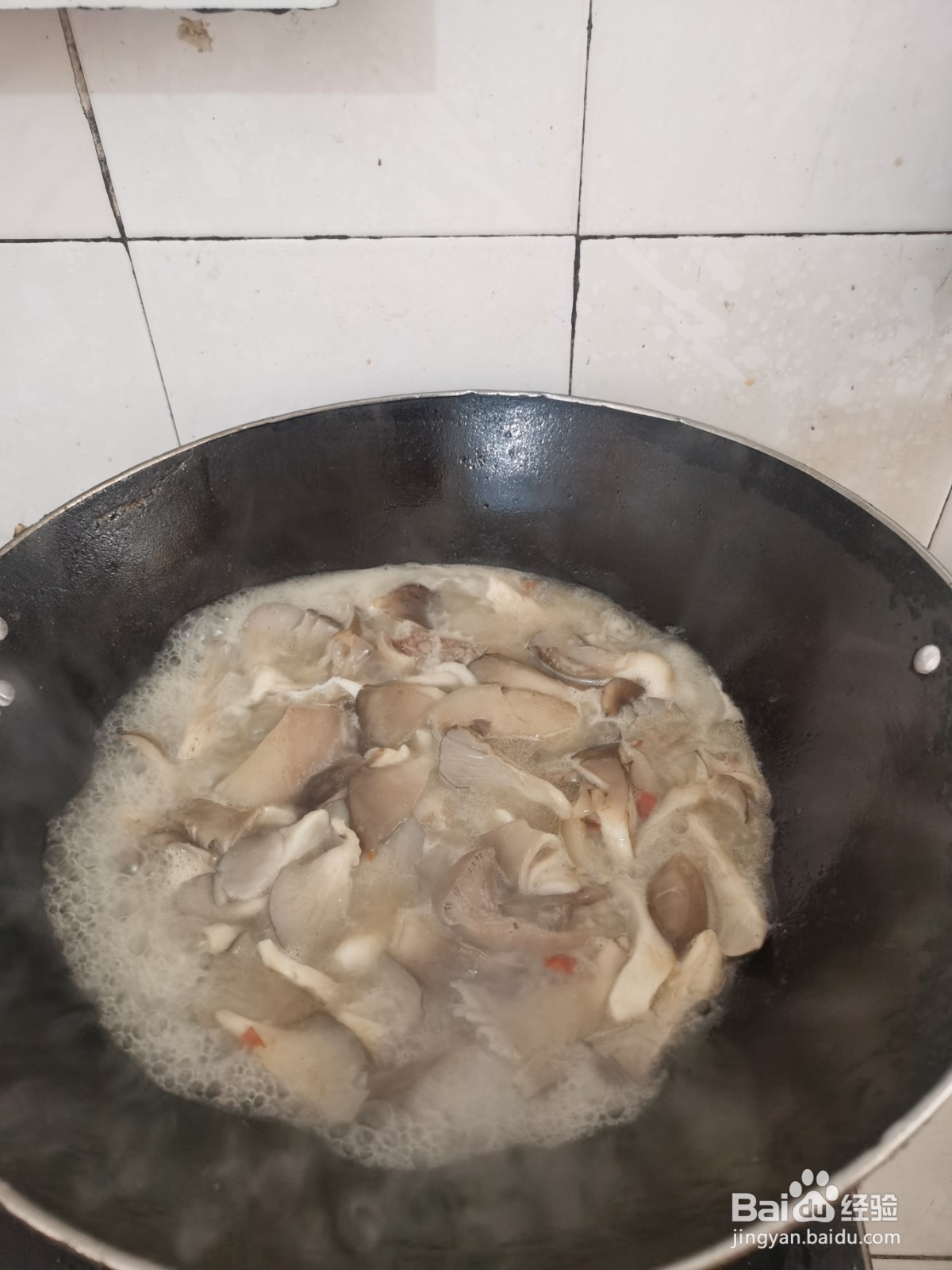 猪头皮耳朵如何煮凤尾菇？