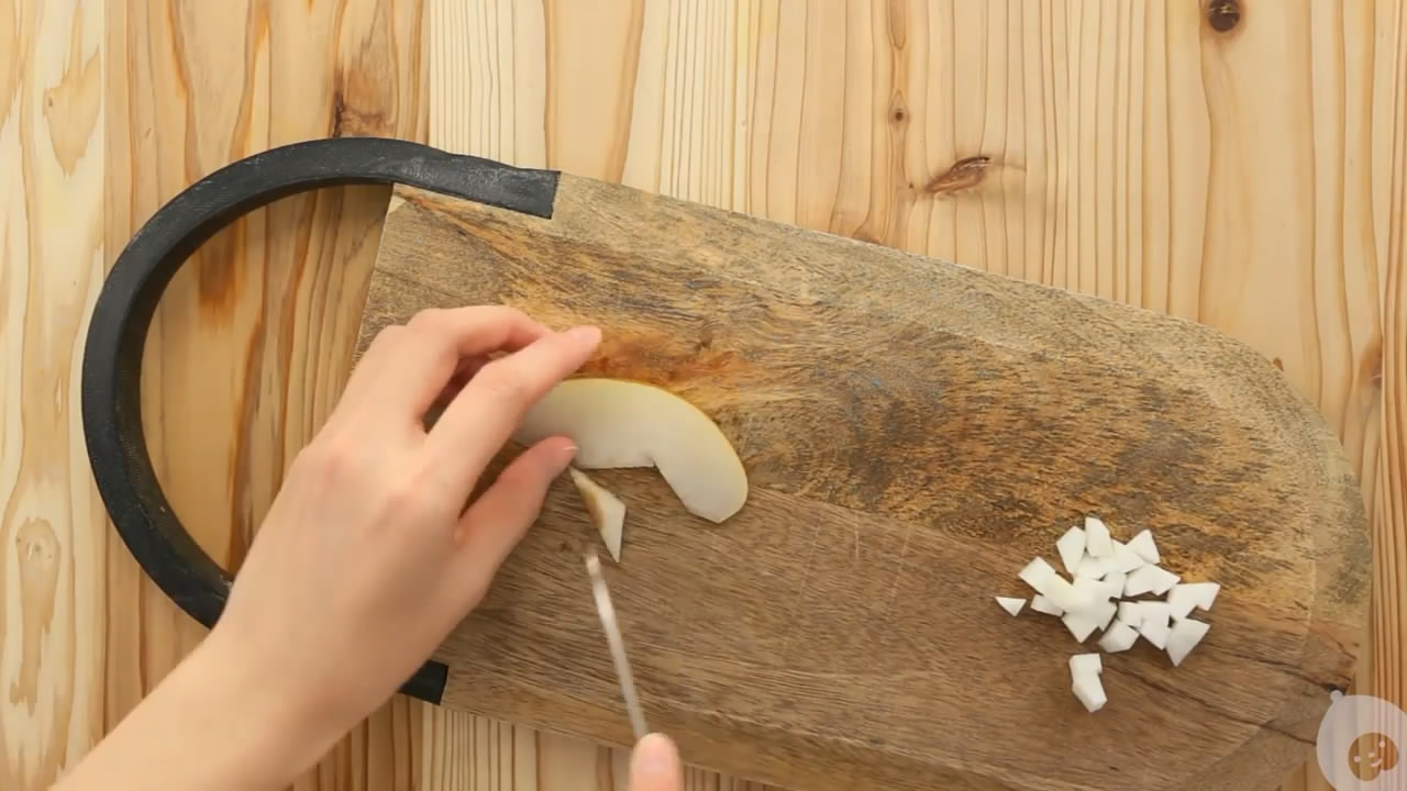 宝宝(5-6月龄)辅食之怎么做萝卜梨泥