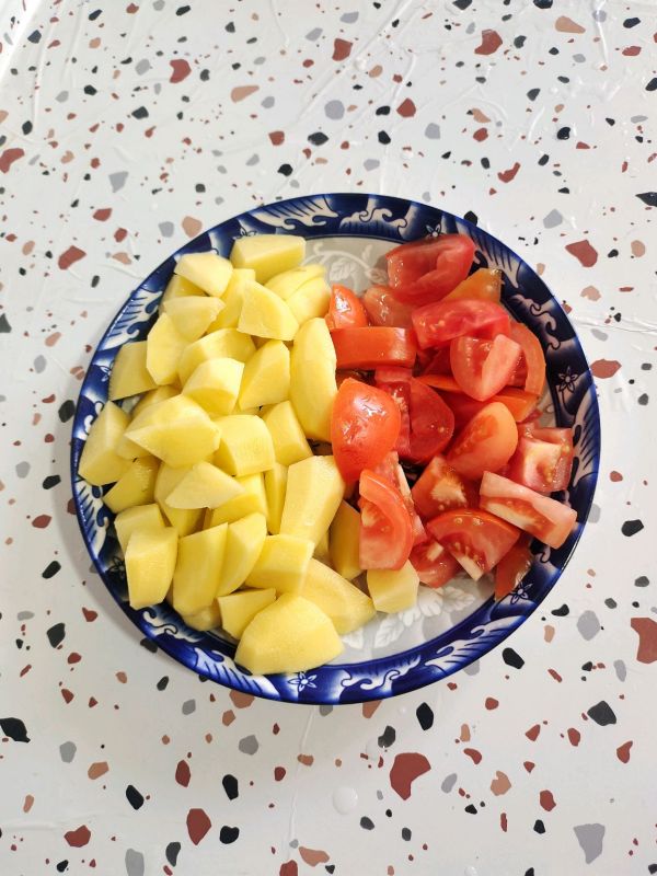 西红柿土豆牛腩煲