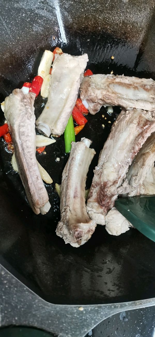 土豆粉糯长排骨