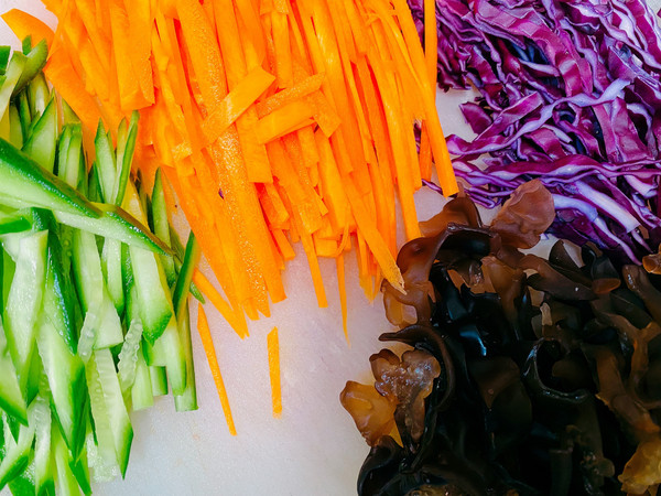 低脂低卡五彩鸡丝凉面