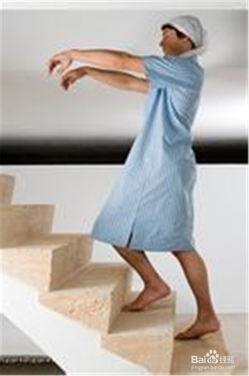 唤醒梦游者会把他们吓傻吗？