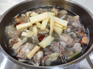 如何做滋补的羊肉煲?