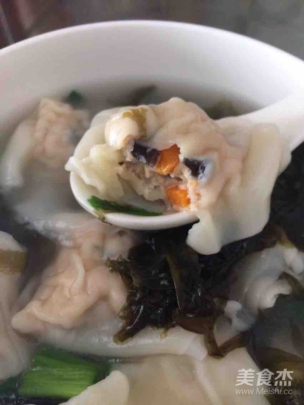 红萝卜木耳鲜肉云吞