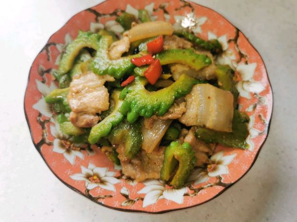 苦瓜炒五花肉片