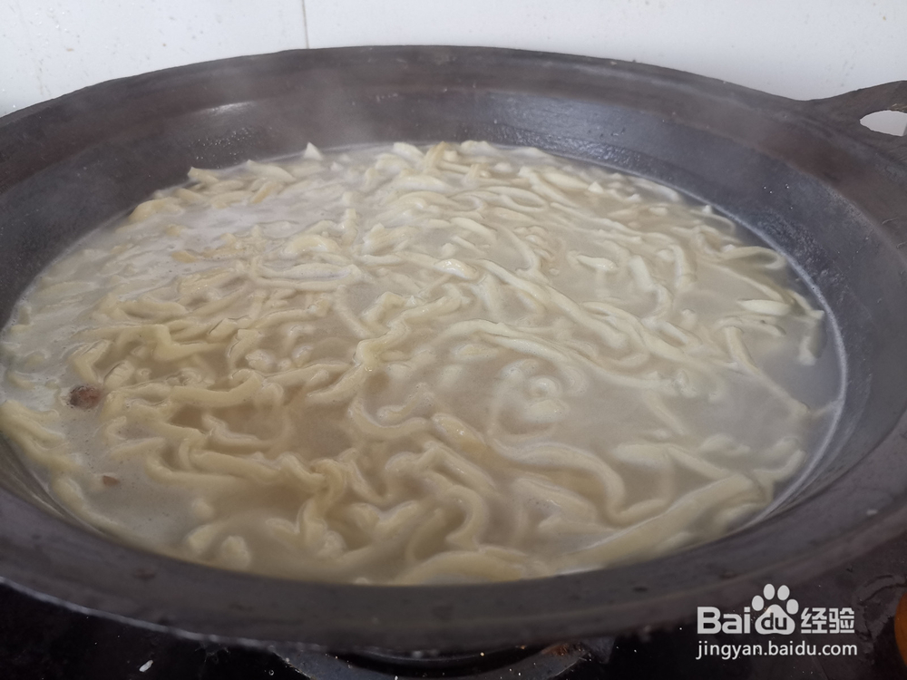 鸡蛋手擀面的做法