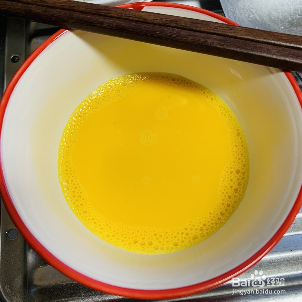 丝瓜虾皮熬制的咸蛋汤