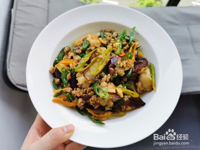 青椒肉沫茄子的做法