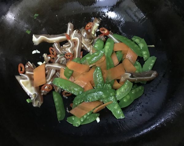 荷兰豆炒层层脆