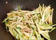 如何做西葫芦炒肉末