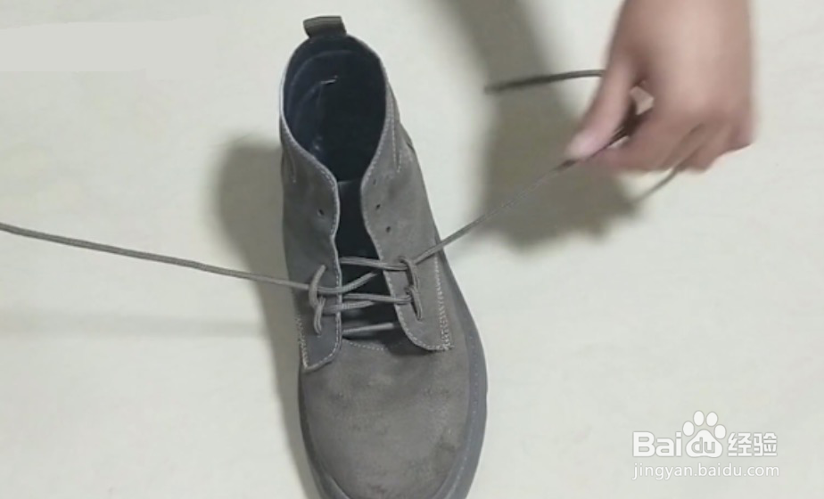 马丁靴怎么系鞋带图解