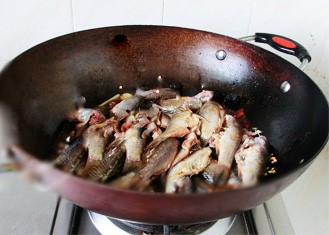 绝味特色小吃贴饽饽熬鱼
