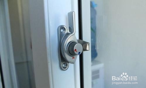 塑钢窗怎么调高低