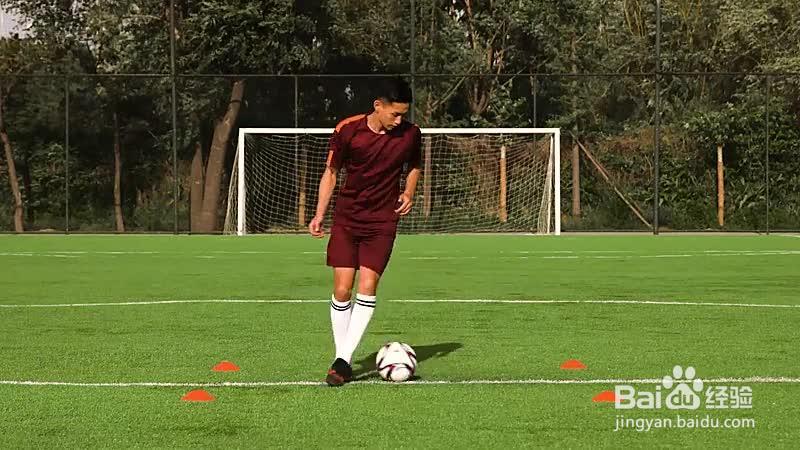 右脚回拉球组合_足球 · 控球技术强化