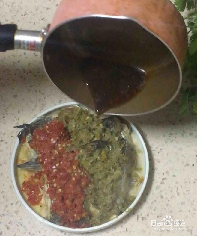 双椒蒸鲈鱼的做法