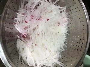 食补养生凉拌萝卜丝