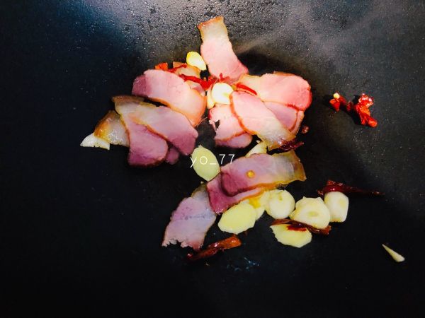 腊味年菜腊肉炒芹菜