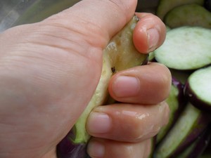 茄子炸面粉的做法