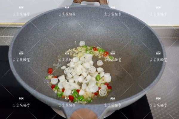 泡椒藕带炒鸡胗