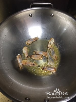 白菜炖虾的做法