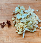 如何做家常白菜炖粉条加豆腐泡