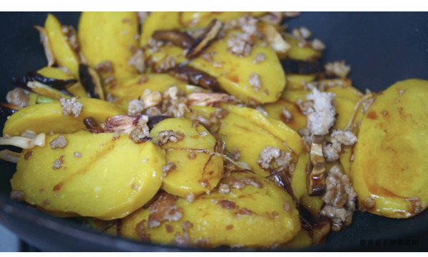 怎么可以少了这道炒黄粄呢