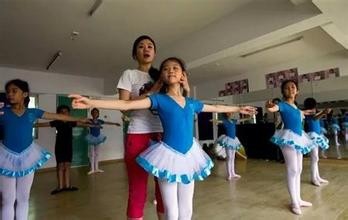 怎样排练集体舞