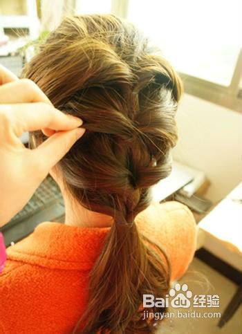 模特教授名媛发型扎法步骤为你解烦恼
