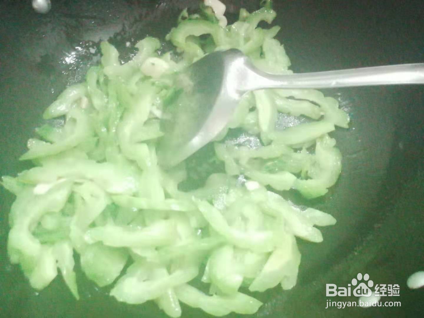 如何制作素炒苦瓜