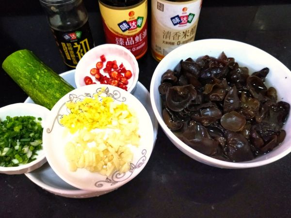 凉拌黄瓜黑木耳