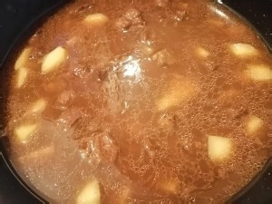 土豆炖牛腩怎么做