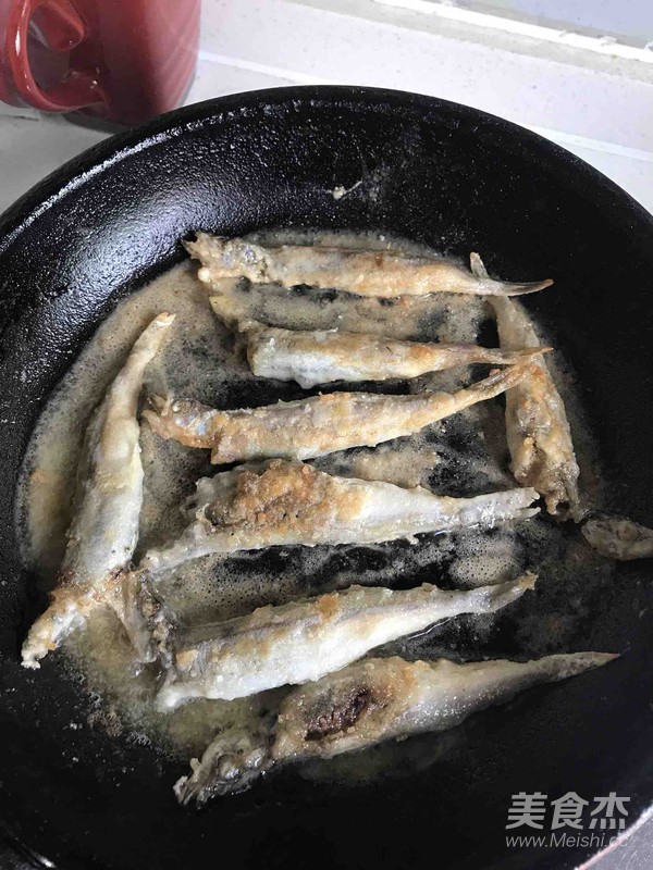 香煎多春鱼的做法