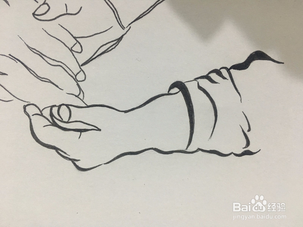 画一双年轻人的手握着一只老人的手 简笔画